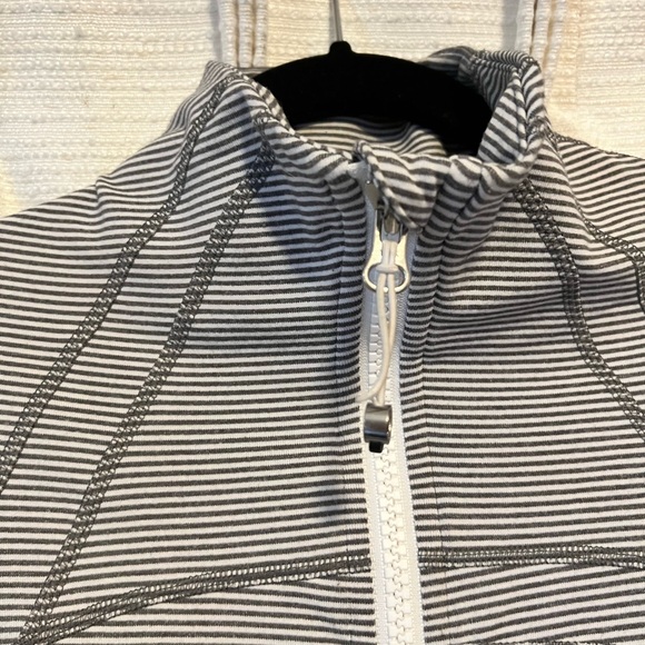 Lululemon Define Jacket Sz 12 In Tonka
Stripe Heathered Slate White - Picture 6 of 13